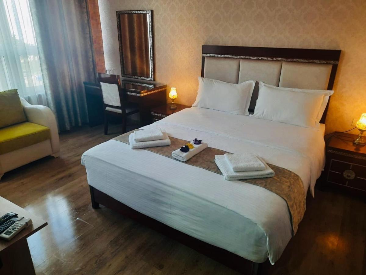 British Hotel Pogradec Ngoại thất bức ảnh