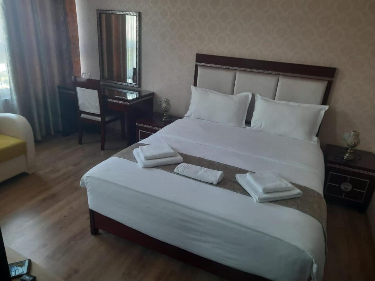 British Hotel Pogradec Ngoại thất bức ảnh