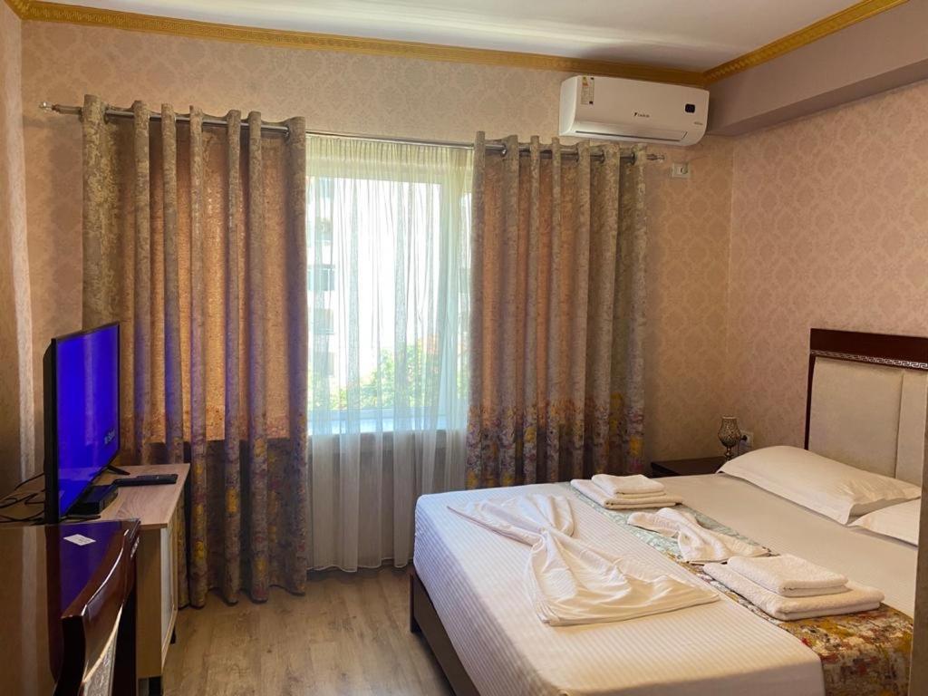 British Hotel Pogradec Ngoại thất bức ảnh