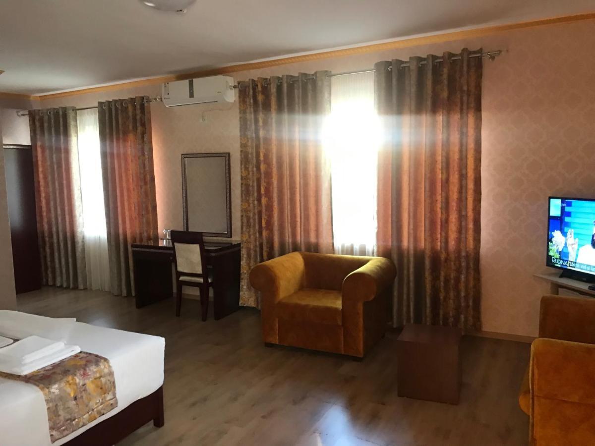 British Hotel Pogradec Ngoại thất bức ảnh