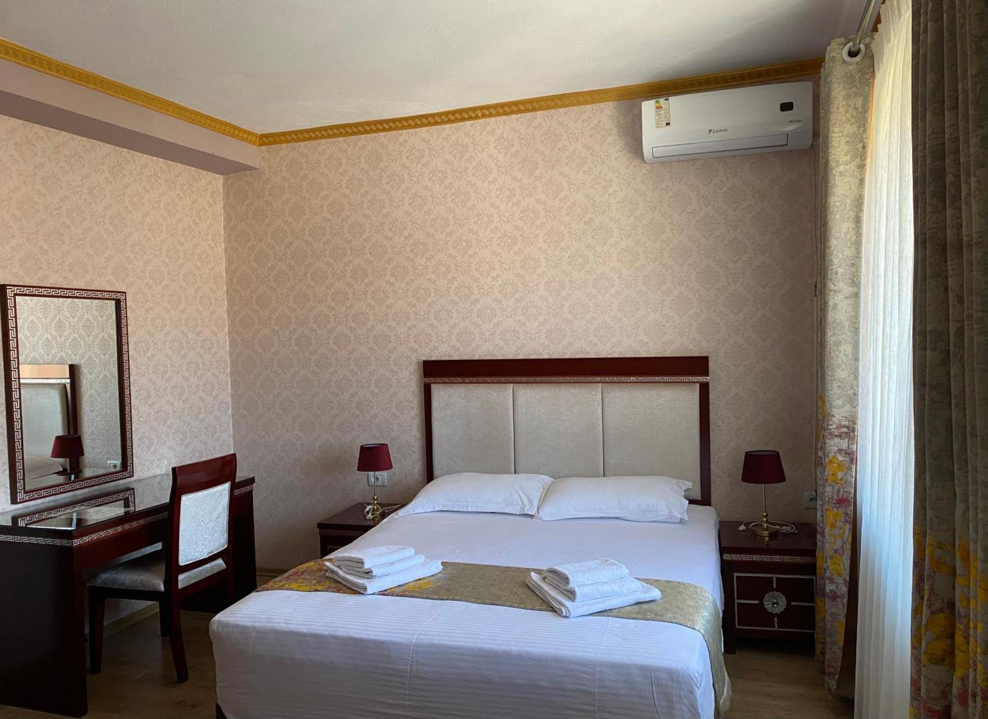 British Hotel Pogradec Ngoại thất bức ảnh