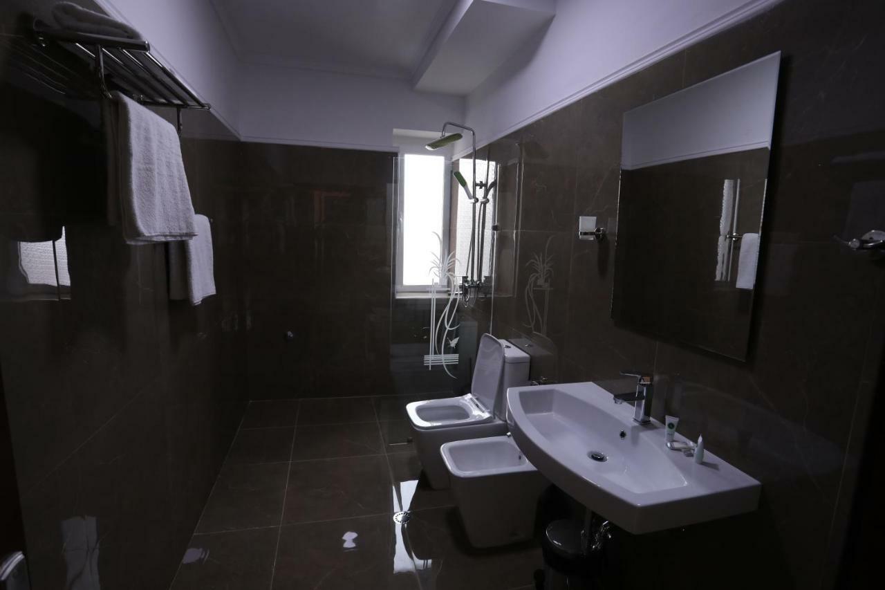 British Hotel Pogradec Ngoại thất bức ảnh