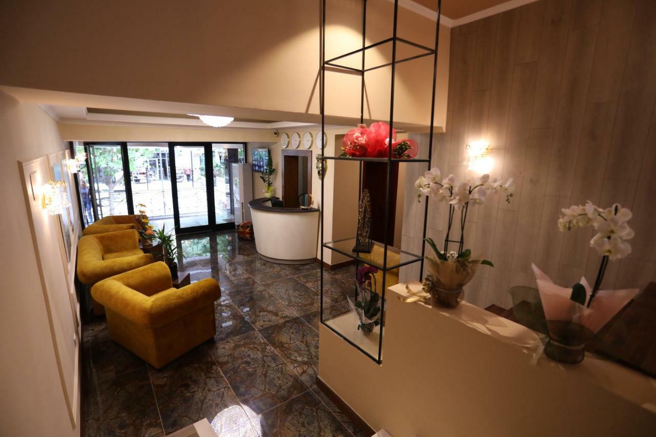 British Hotel Pogradec Ngoại thất bức ảnh