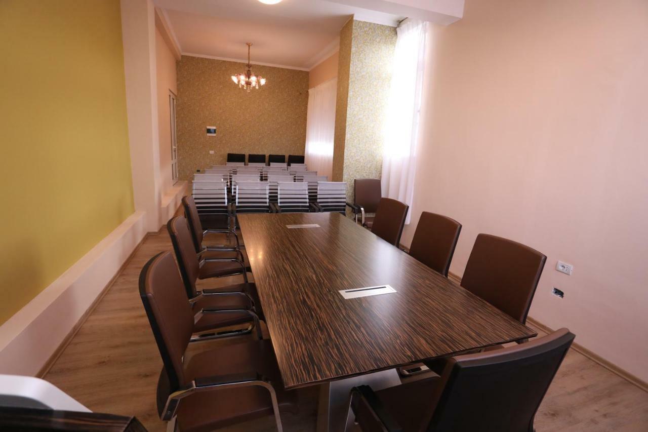 British Hotel Pogradec Ngoại thất bức ảnh