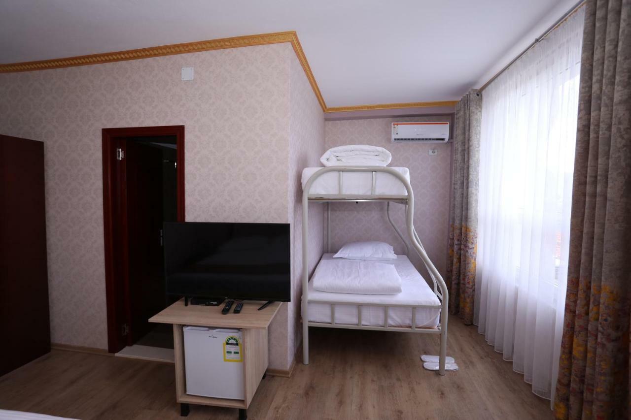British Hotel Pogradec Ngoại thất bức ảnh