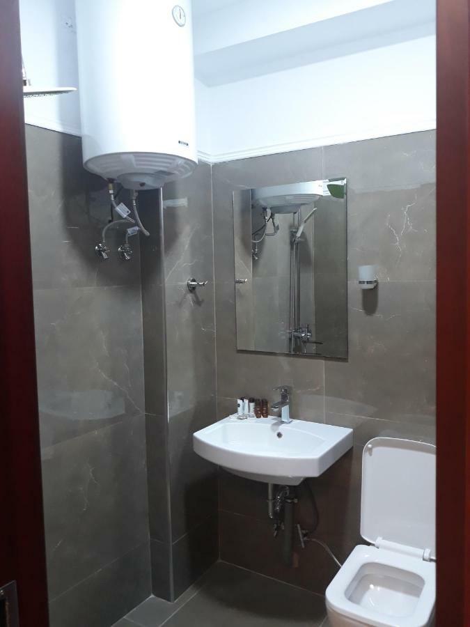British Hotel Pogradec Ngoại thất bức ảnh
