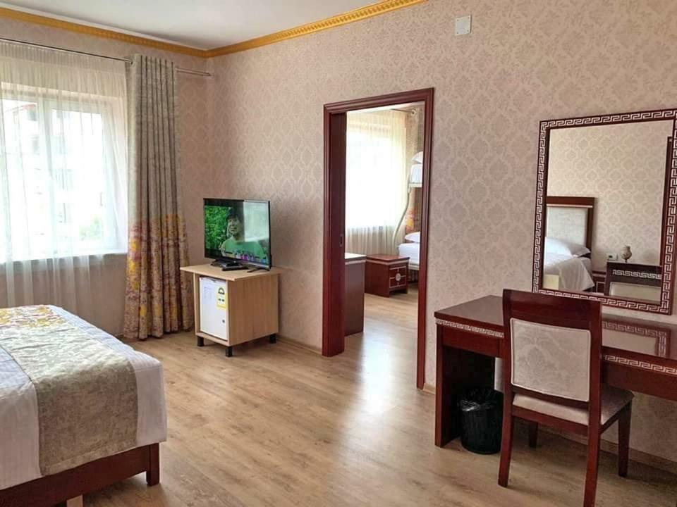British Hotel Pogradec Ngoại thất bức ảnh